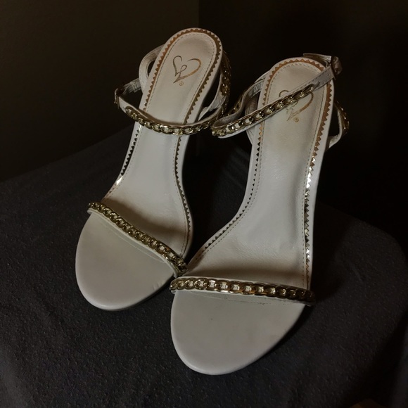 Windsor Sandals - Picture 1 of 4